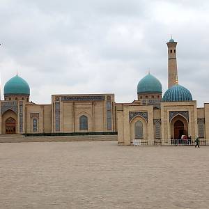 Taškent - náměstí Khast Imam, medresa Moji Muborak