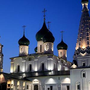 Jaroslavl - chrám proroka Eliáše (Церковь Ильи Пророка) při nočním osvětlení