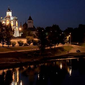 Jaroslavl - klášter Proměnění Páně (Спасо-Преображенский монастырь) v noci
