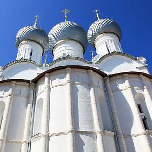 Rostov Veliký - chrám Nanebevzetí Panny Marie (Успенский собор), apsidy ve východní stěně