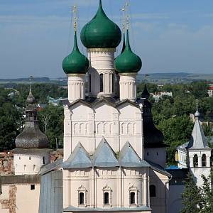 Rostov Veliký - Rostovský kreml, chrám sv. Jana Evangelisty (церкoв Иоанна Богослова) nad Svatou bránou