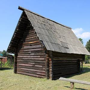 Myškin - skanzen, patrová sýpka (ambar) z konce 17. století