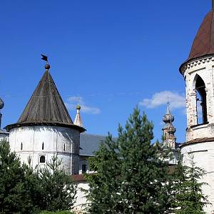 Juriev Polský (Юрьев-Польский) - klášter sv. Archanděla Michaela (Михайло-Архангельский монастырь), pohled od jihu