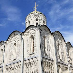 Vladimir - chrám sv. Dimitrije (Дмитриевский собор), jihovýchodní nároží