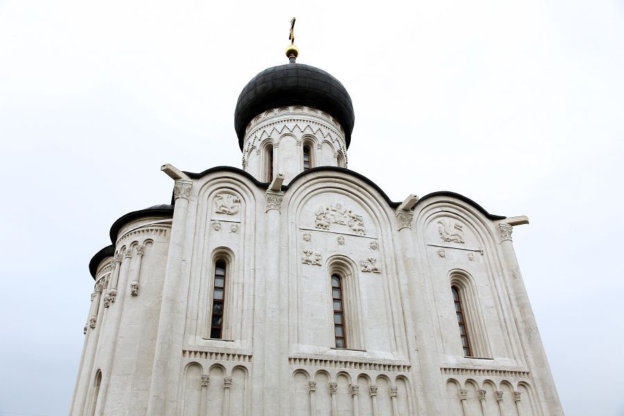 Церковь покрова на нерли внутри храма