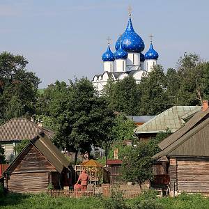 Suzdal - suzdalský kreml, dřevěné domy v areálu kremlu