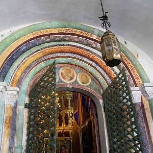 Suzdal - suzdalský kreml, západní vstupní portál chrámu Narození Panny Marie (Рождества Пресвятой Богородицы)