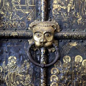 Suzdal - suzdalský kreml, detail Zlatých vrat chrámu Narození Panny Marie (Рождества Пресвятой Богородицы)