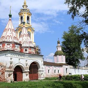 Suzdal - klášter Uložení Roucha Panny Marie (Ризоположенский монастырь), svatá brána