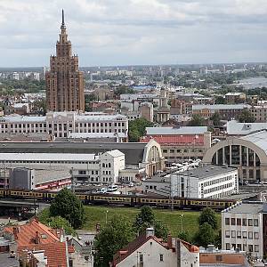 Riga - pohled směrem na nádraží a k budově Akademie věd zvané místními \