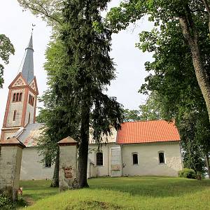 Krimulda - kostel, pohled od jihu