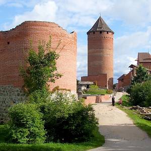 Hrad Turaida - vstupní část hradu od severozápadu