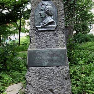 Duszniky-Zdrój, lázně, pomník s bustou Fryderyka Chopina