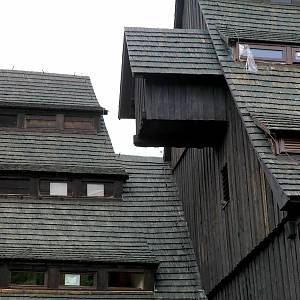 Duszniky-Zdrój, papírna, střechy s vikýřem na dopravu materiálu