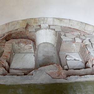 Kamenec - zámek, dochovaná mramorová vana