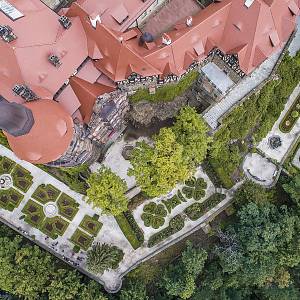 Hrad Książ - zahrady v bývalých parkánech