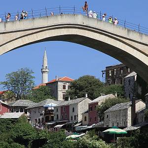Mostar - Stari most, skokan se připravuje skočit