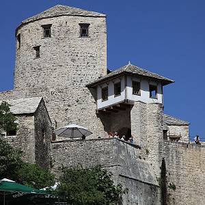 Mostar - věž Halebia na pravém břehu 