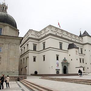 Vilnius - Velkovévodský palác (Valdovų rūmai), vstupní průčelí