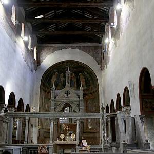 Řím, interiér baziliky Panny Marie (Basilica Sanata Maria in Cosmedin)