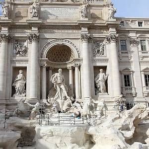 Řím, fontána di Trevi v závěru rekonstrukce