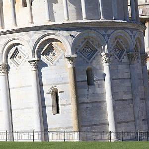 Pisa, základy šikmé věže