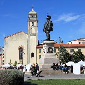 Náměstí Viktora Emanuela III. (Piazza Vittorio Emanuele III) v Pise