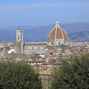 Pohled na Florencii z Michelangelova náměstí (Piazzale Michelangelo)