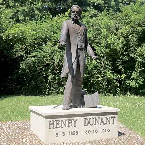 Pomník Henryho Dunanta v Solferinu