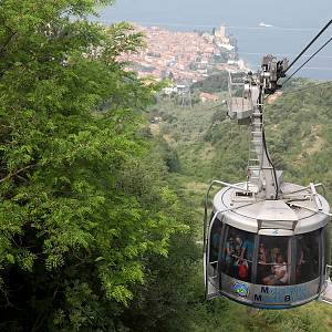 Lanovka na Monte Baldo, dole Malcesine na břehu Gardského jezera