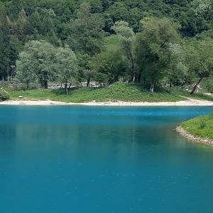 Tyrkysové Tennanské jezero (Lago di Tenno)