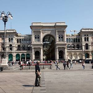 Milán - Dómské náměstí, oblouk do Galerie Viktora Emanuela II. 