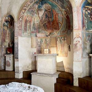 Fresky v kostele sv. Petra v Sirmione z 11. - 13. století
