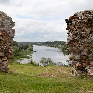 Pohled z hradu v Ludze na Malé Ludzké jezero (Mazais Ludzas ezers)
