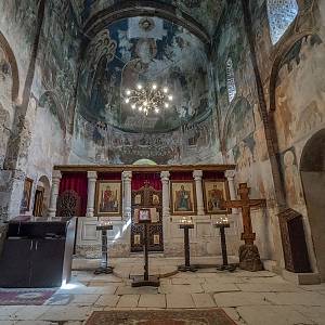 Interiér kostela sv. Jiří v Ubise