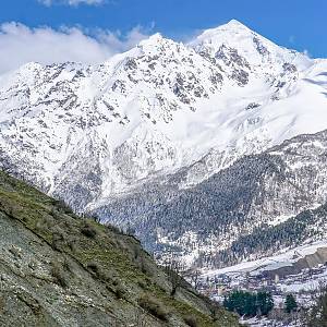 Nejvyšší hora Gruzie Šchara (5 201 m. n. m.)