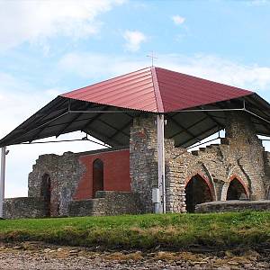 Ikšķile, - ostrov sv. Meinharda (Svētā Meinarda salu), zřícenina kostela