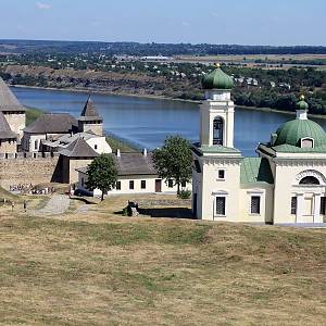 Hrad Chotyn a chrám Alexandra Něvského