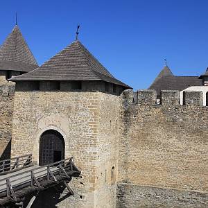 Hrad Chotyn - brána