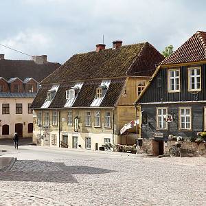  Kuldīga - historické domy ve městě