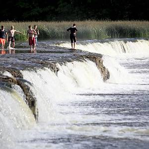  Kuldīga - koupání ve vodopádu Ventas rumba