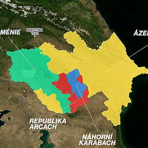 Situace republiky Arcach (červená) s Náhorním Karabachem (modrá) a okolní Arménie (zelená) a Ázerbájdžánu (žlutá)