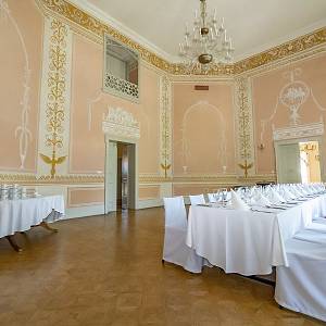 Taneční sál na zámku Wojanów