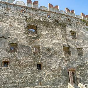 Hrad Bolków, palác s renesančními vlašťovčími ocasy