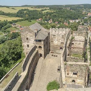 Hrad Bolków, pohled na hrad z věže