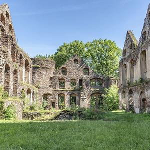 Hrad Šviny, palác nad bránou