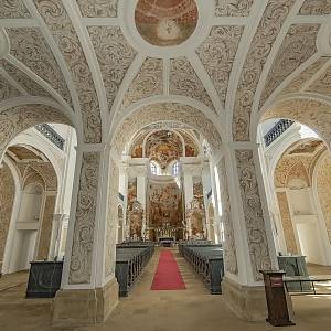 Křesoborský klášter, kostel sv. Josefa, interiér