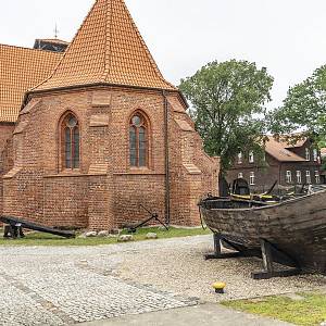 Městečko Hel, bývalý evangelický kostel sv. Petra a Pavla z 15. století, dnes Muzeum rybářství