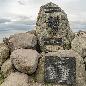 Hel - Kašubská mohyla (Kòpc Kaszëbów), označovaná jako \