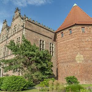 Gdaňsk - Slaná bašta (14. stol.) a Velká zbrojnice (1602-5)